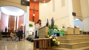 Hoje, no 1º dia da Novena, refletimos sobre o Irmão Sol, dom de Deus que nos oferece energia, calor e luz. Para São Francisco, o Sol era reflexo da bondade e da beleza do Criador, sinal da presença de Cristo, a Luz verdadeira que ilumina todo ser humano. Que também nós saibamos reconhecer os dons da criação e assumir nossa responsabilidade de cuidar da Casa Comum. 